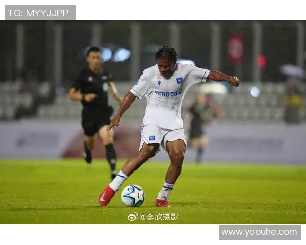 国际足球明星聚焦新浪体育展现精彩瞬间与职业生涯成就